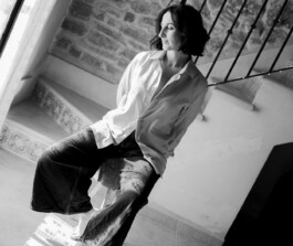 Retrato de Laura Rosselló en blanco y negro